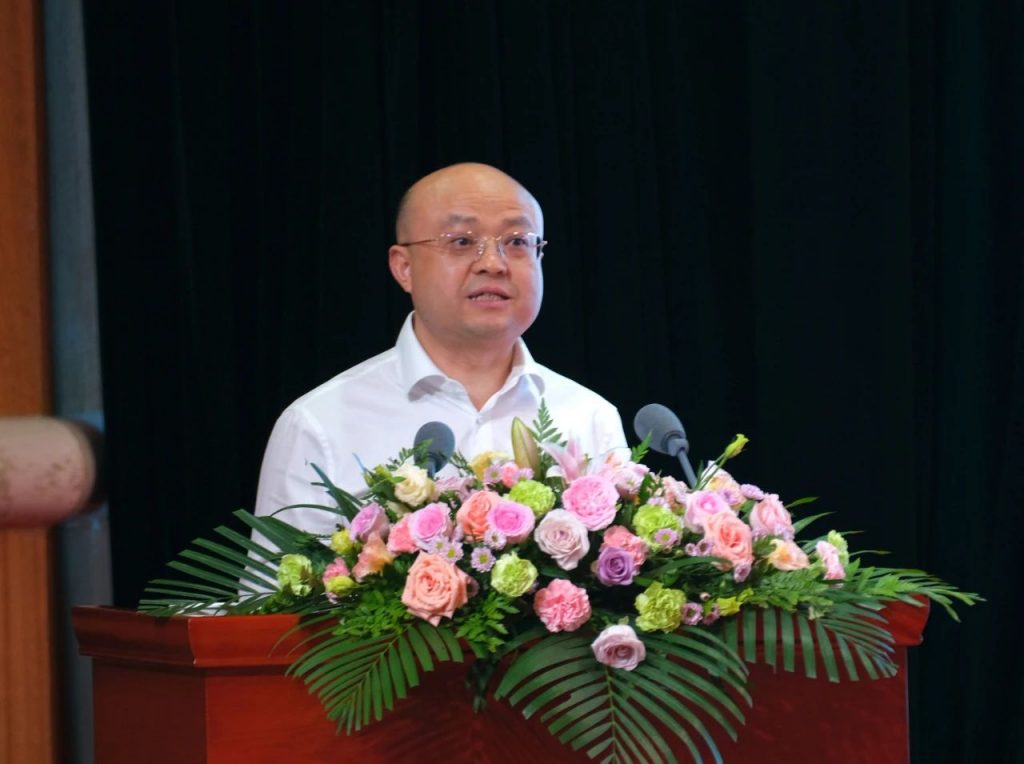 张晓光 吴铁在民营企业家对话榆林经济高质量发展大会致辞 陈高志受邀发言