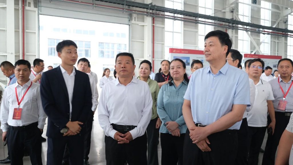 张晓光 吴铁在民营企业家对话榆林经济高质量发展大会致辞 陈高志受邀发言