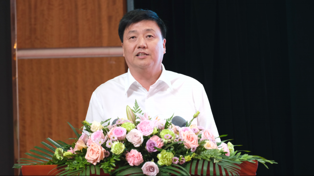 张晓光 吴铁在民营企业家对话榆林经济高质量发展大会致辞 陈高志受邀发言