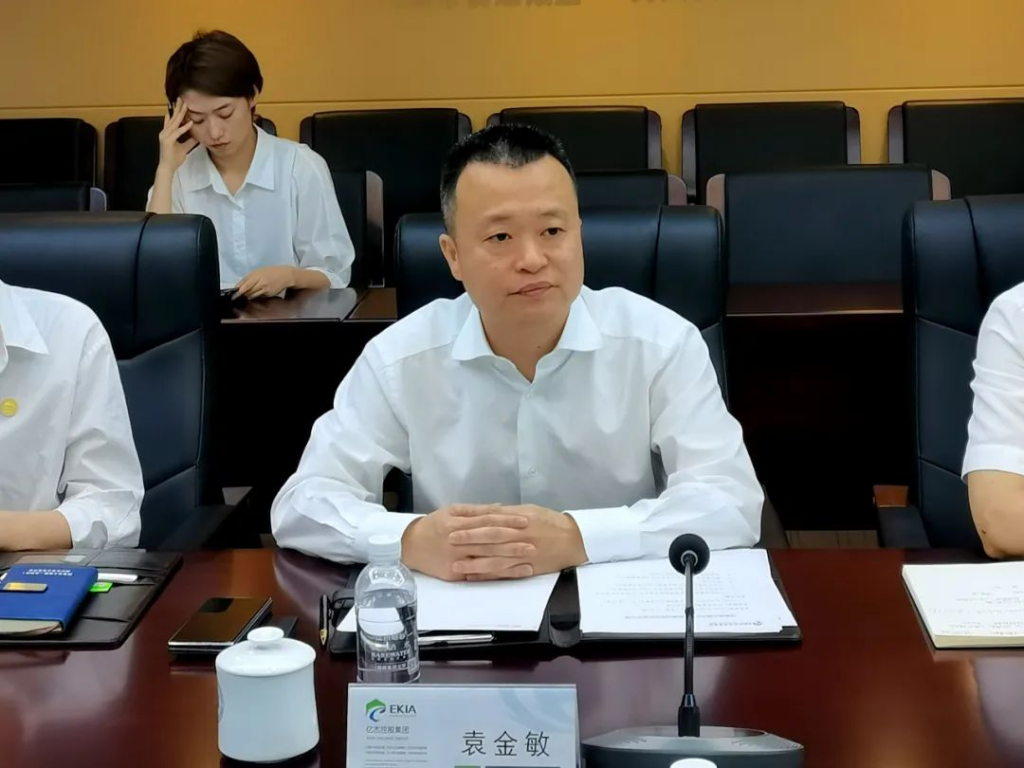 法国威立雅亚太区总裁黄翱清一行到访亿杰洽谈合作