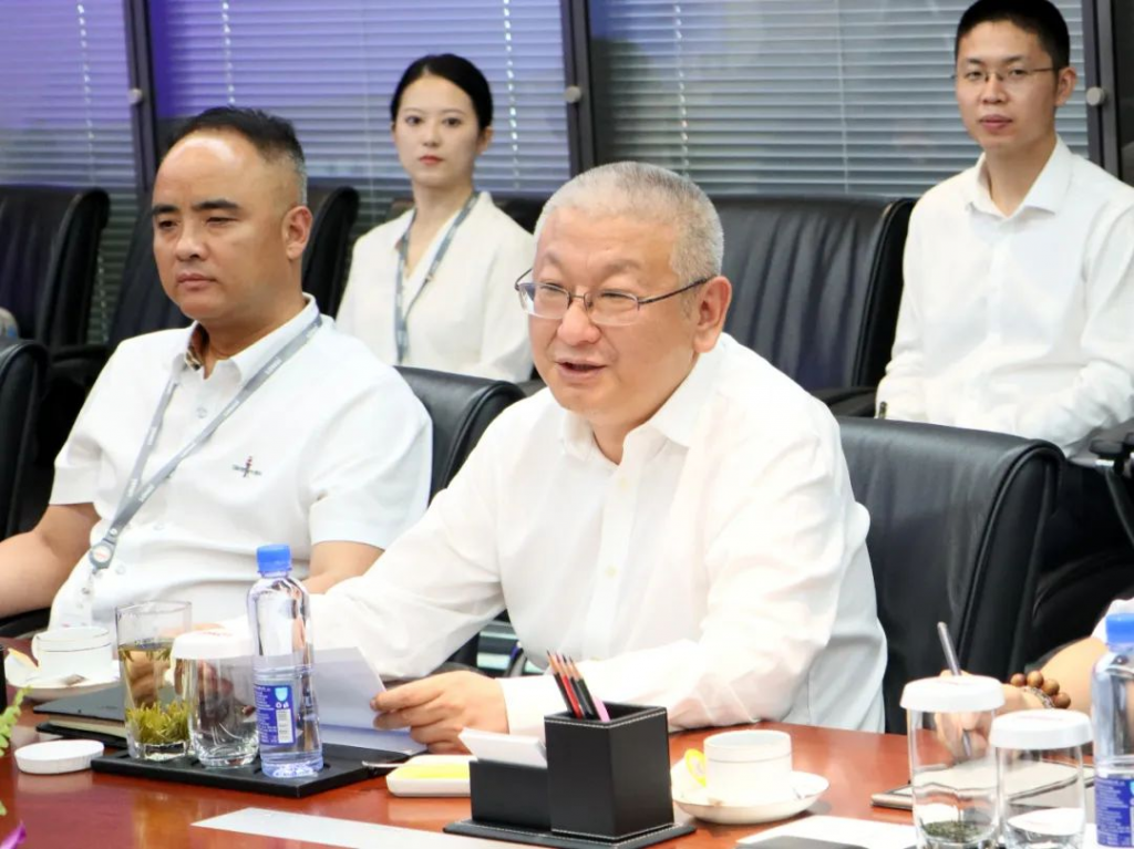 隆基绿能总裁李振国会见陈高志 黄翱清一行