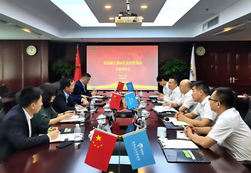 法国威立雅亚太区总裁黄翱清一行到访亿杰洽谈合作