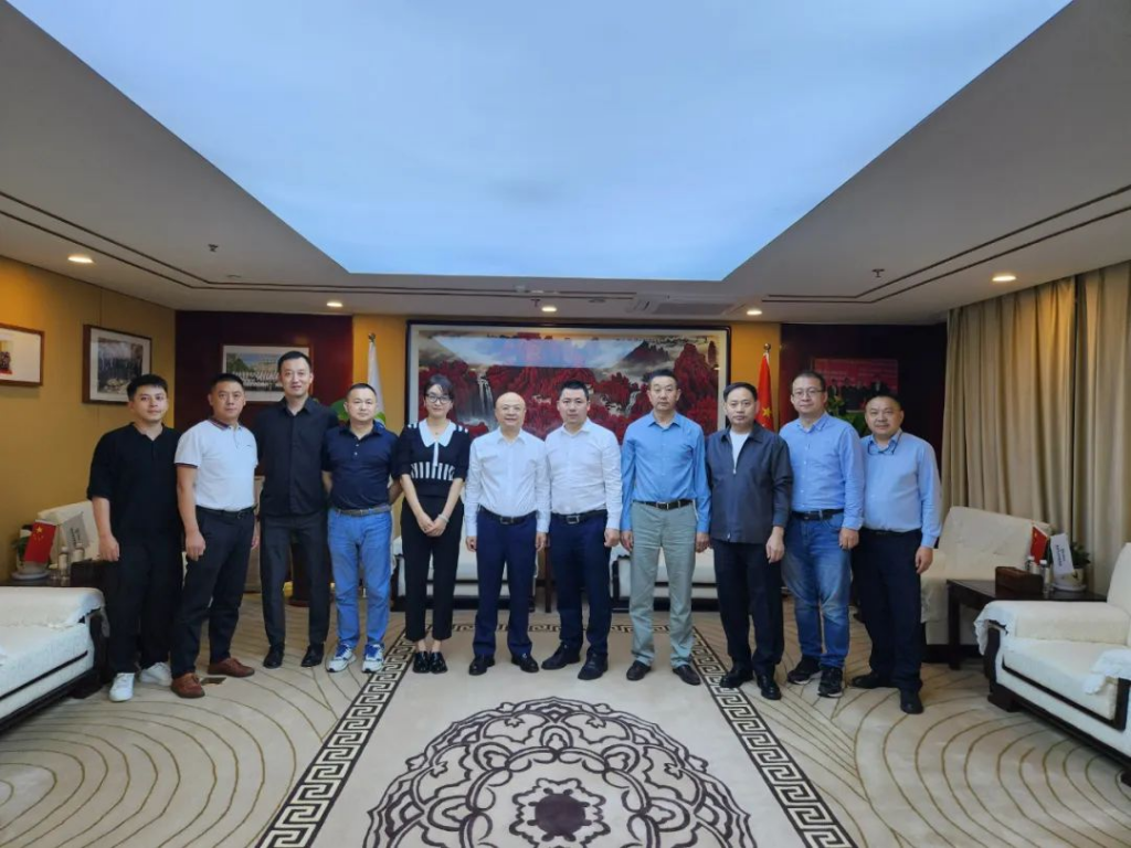 新希望集团兼川商总会党委书记张明贵一行到访陕西省川渝商会