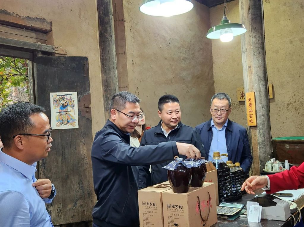 中江县委书记杜尚武一行赴陕西袁家村考察调研