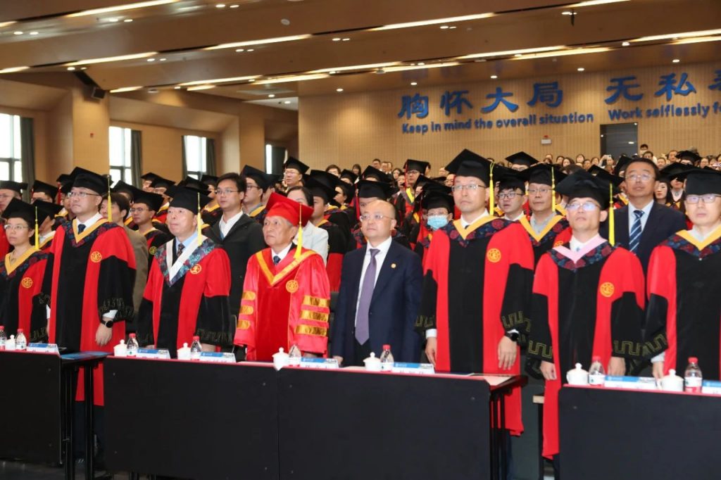 陈高志在西安交大秋季研究生学位授予仪式发言