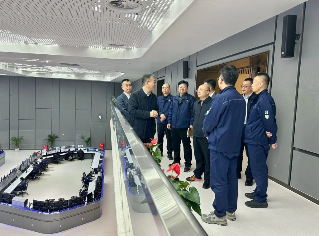 陕煤榆林化学董事长王会民与陈高志一行座谈交流