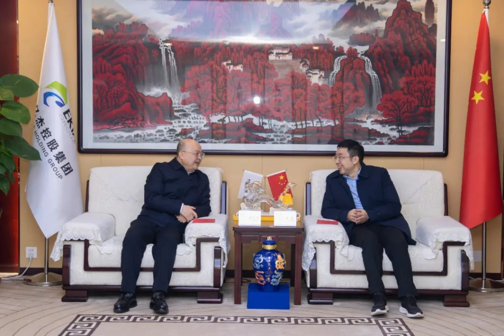 五粮液股份副总裁蒋佳一行到访亿杰控股集团座谈交流