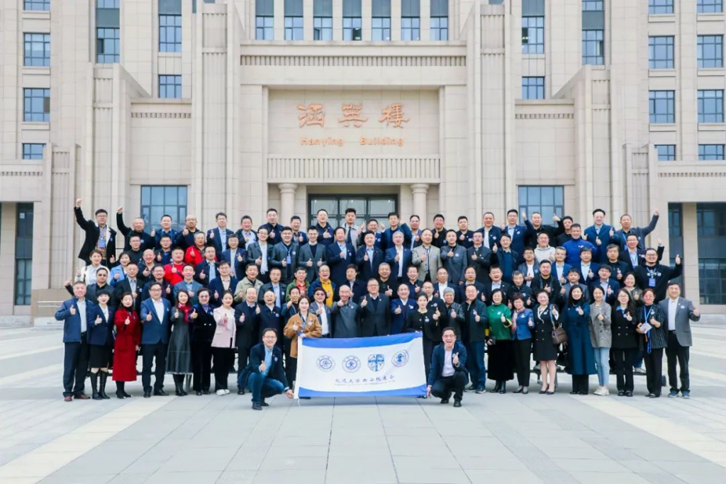 卢建军书记出席交大校友座谈会 陈高志受聘为西安交大产业顾问并作交流发言