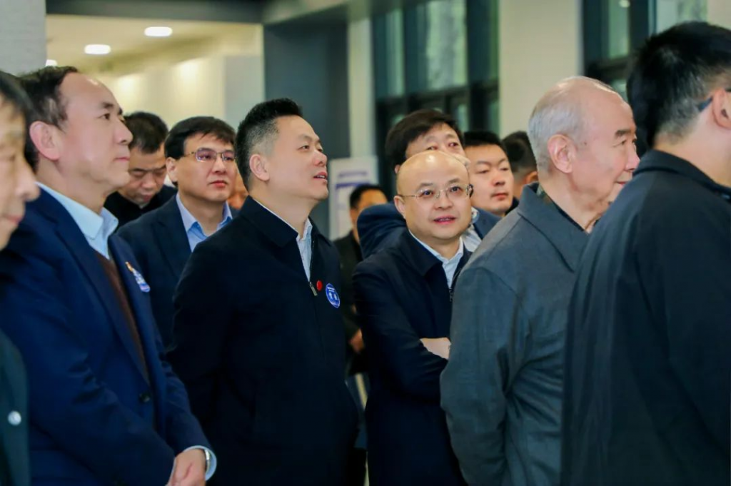 卢建军书记出席交大校友座谈会 陈高志受聘为西安交大产业顾问并作交流发言