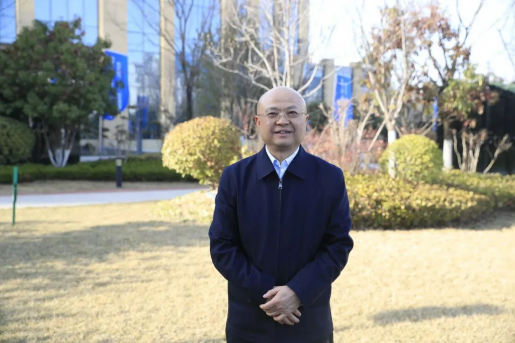 民企商会进铜川招商会召开 陈高志作为企业家代表接受专访