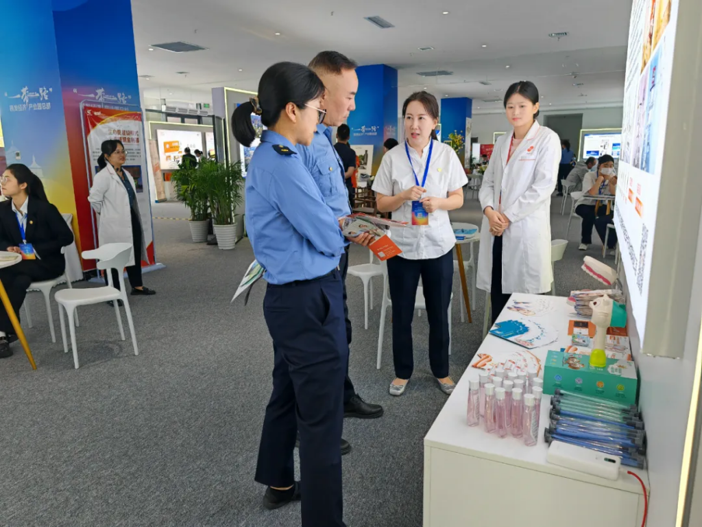 助力陕西高质量发展交流会召开 陈高志代表省康养产业协会签约