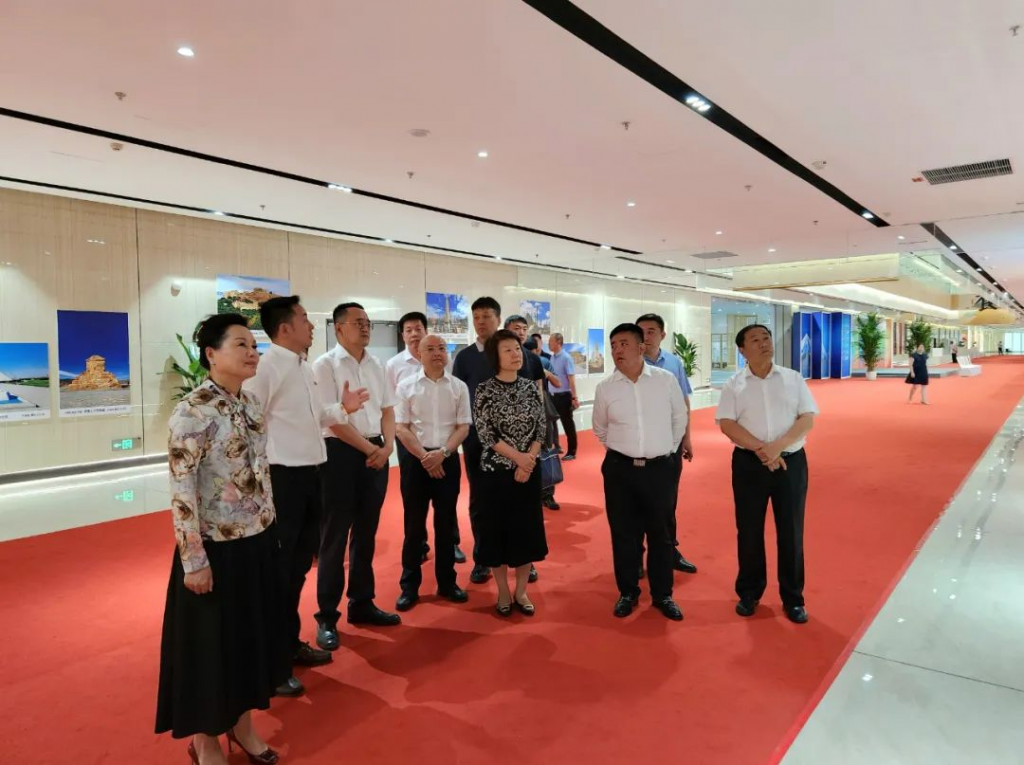 省贸促会主要领导到访秦商总会和“一带一路”银发经济产业园调研座谈