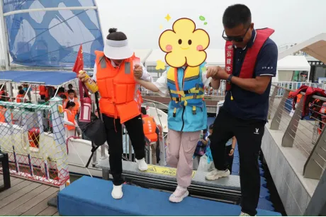 亿杰控股集团开展“和盲童一起看世界”六一爱心助盲主题活动