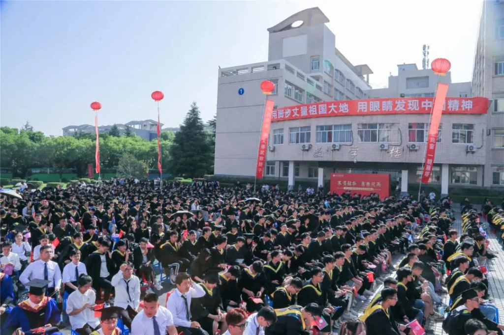 陈高志作为校友代表在西科大2024届毕业典礼上发言