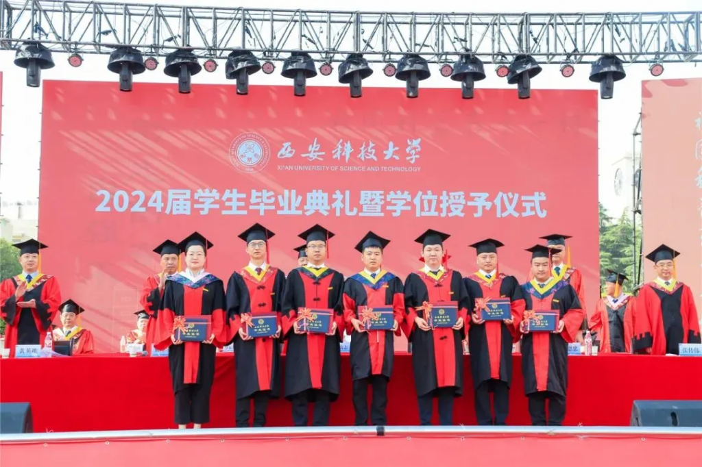 陈高志作为校友代表在西科大2024届毕业典礼上发言