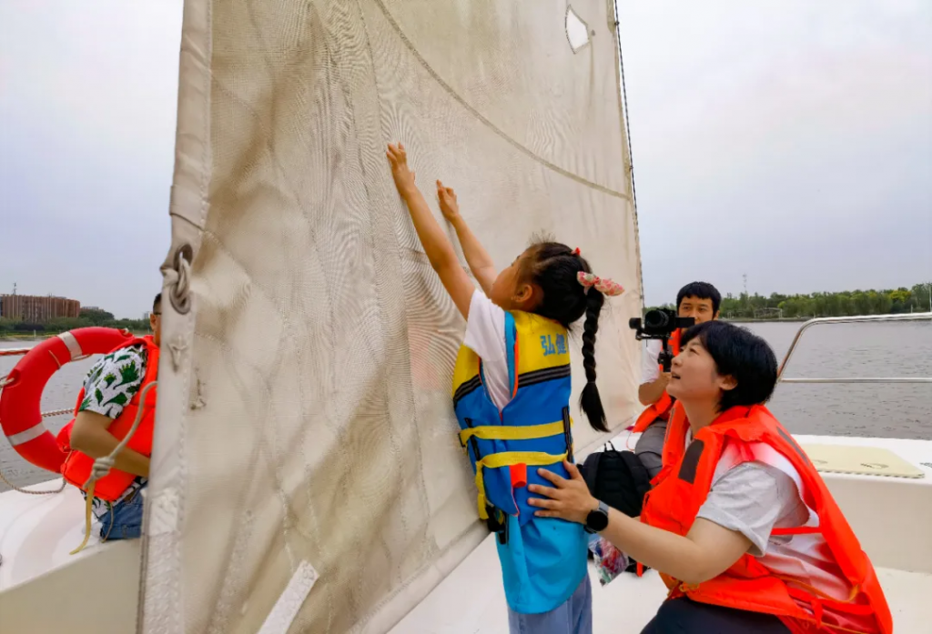 亿杰控股集团开展“和盲童一起看世界”六一爱心助盲主题活动