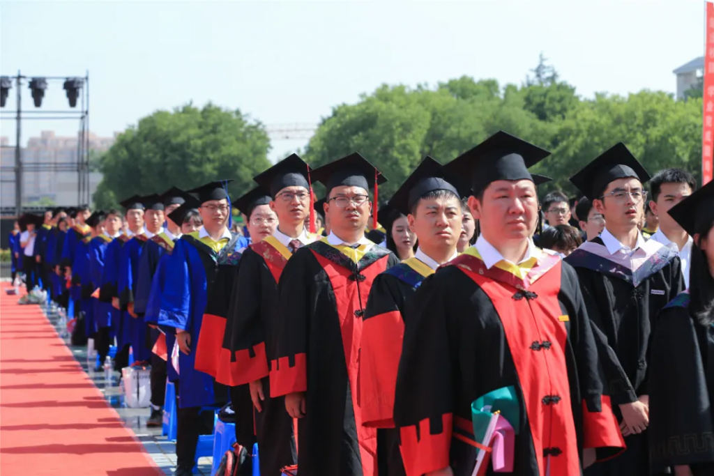 陈高志作为校友代表在西科大2024届毕业典礼上发言