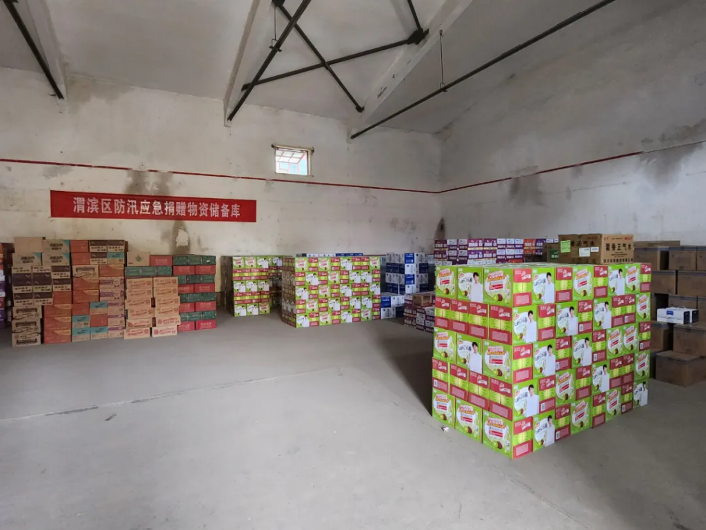 亿杰控股集团向宝鸡捐赠防汛救灾物资