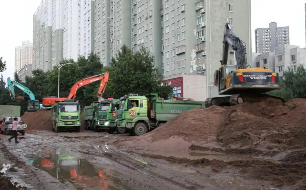 亿杰控股集团向宝鸡捐赠防汛救灾物资