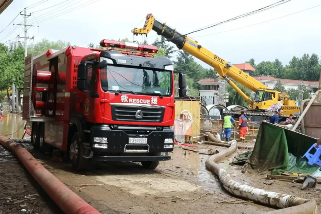 亿杰控股集团向宝鸡捐赠防汛救灾物资