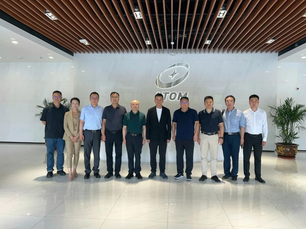 刘永好 陈高志一行考察赛格商场 莱特光电 国际医学 和利时等企业