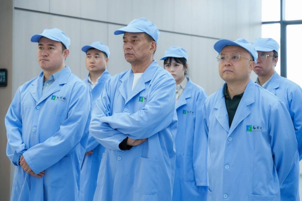 刘永好 陈高志一行考察赛格商场 莱特光电 国际医学 和利时等企业